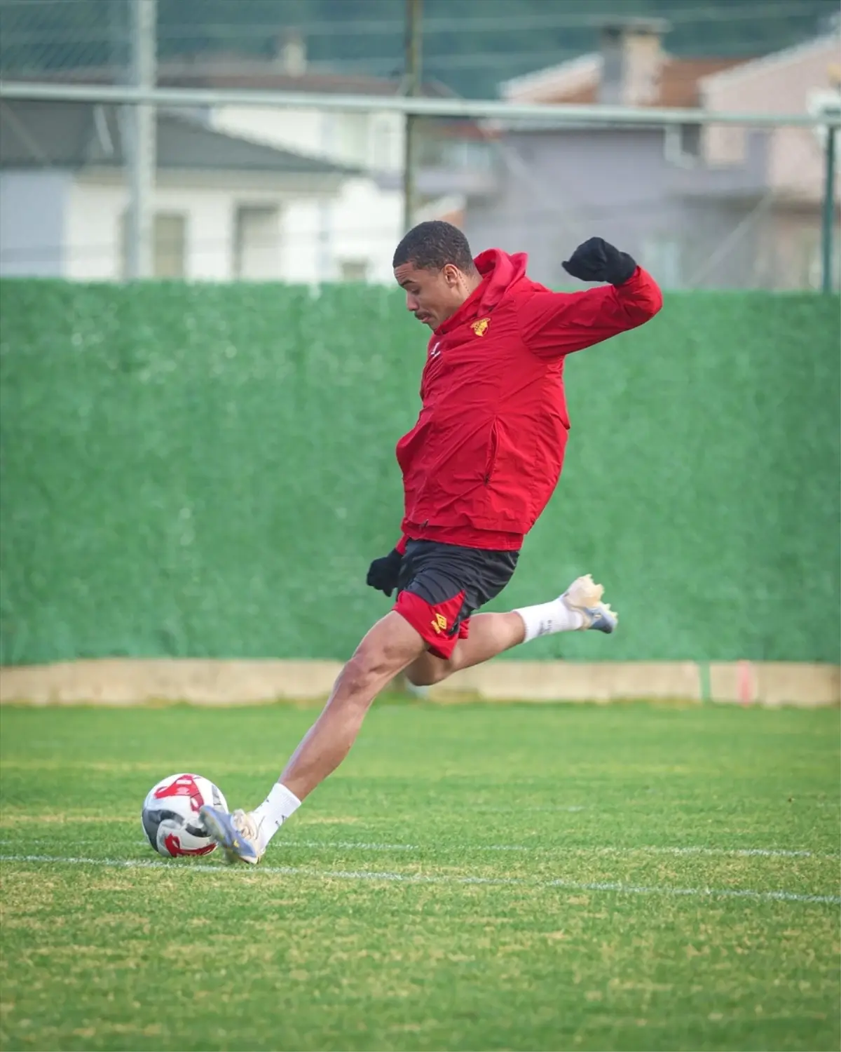 Göztepe, Stoilov Liderliğinde İkinci Yarı İçin Antrenmanlarını Hızlandırıyor