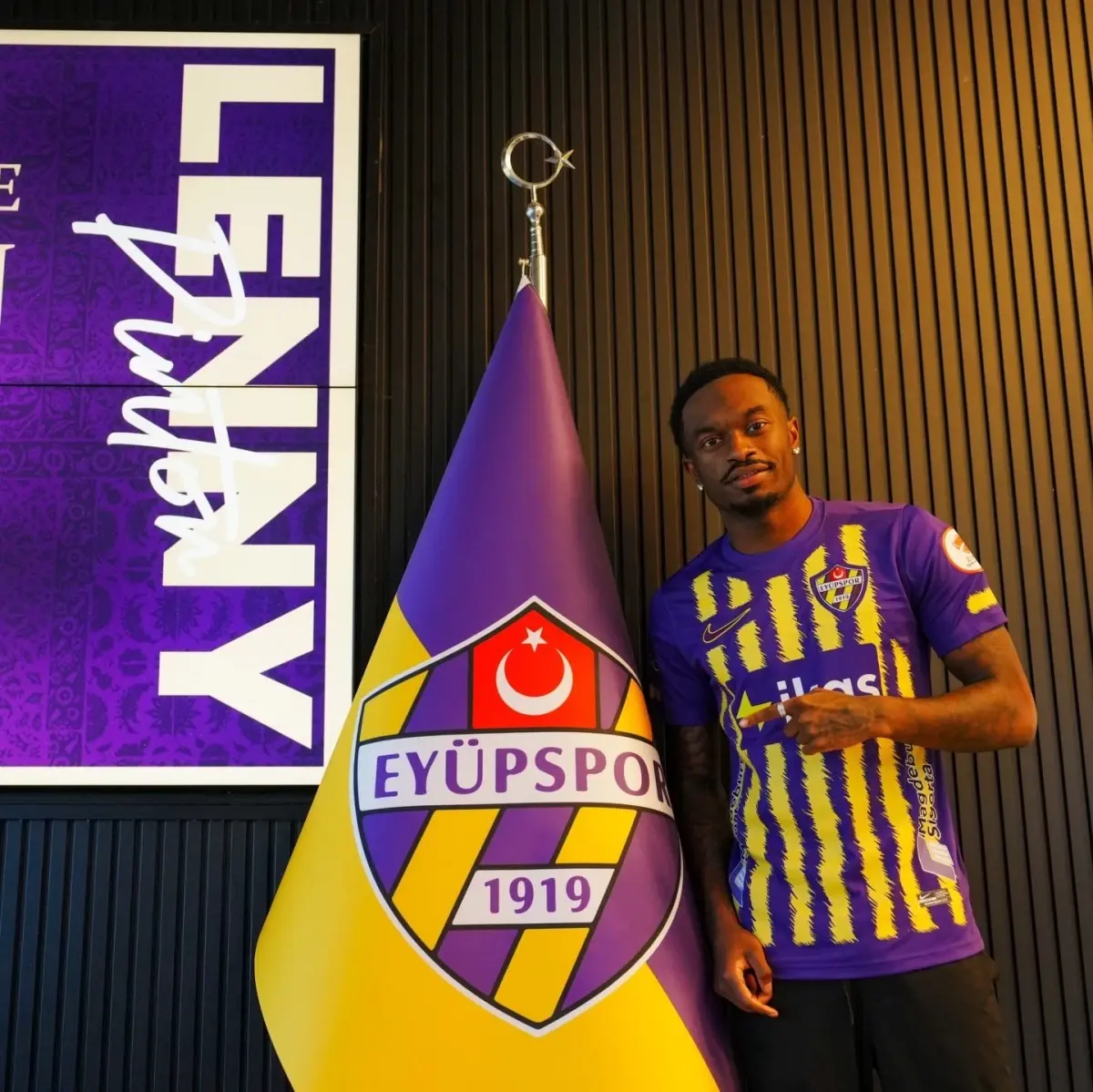 Eyüpspor, Lenny Pintor ve Denis Radu'yu Kadrosuna Katıyor