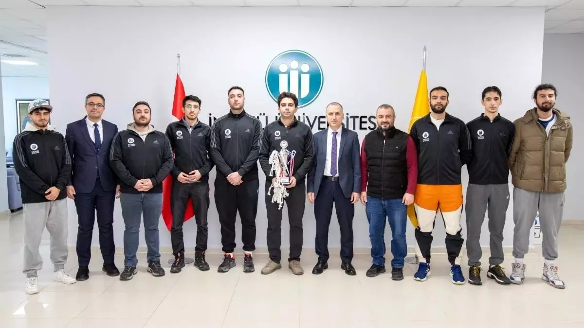 İnönü Üniversitesi Basketbol Takımı ÜNİLİG Şampiyonluğunu Kaptı