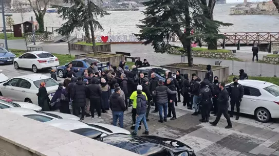 Zonguldak’ta Aile İçi Cinayet Duruşması Ertelendi, Mahkeme Çıkışında Arbede Yaşandı