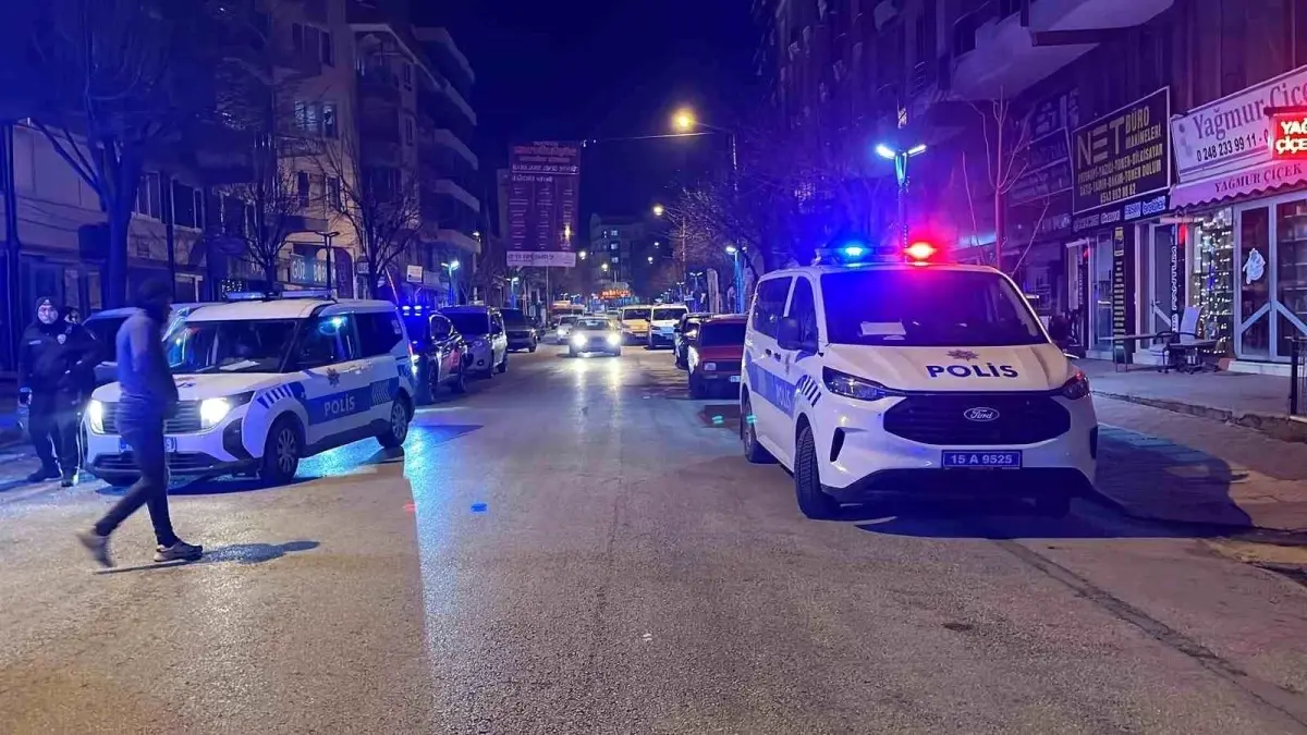 Burdur’da Eğlence Mekanında Bıçaklı Savaş: İki Kişi Yaralandı