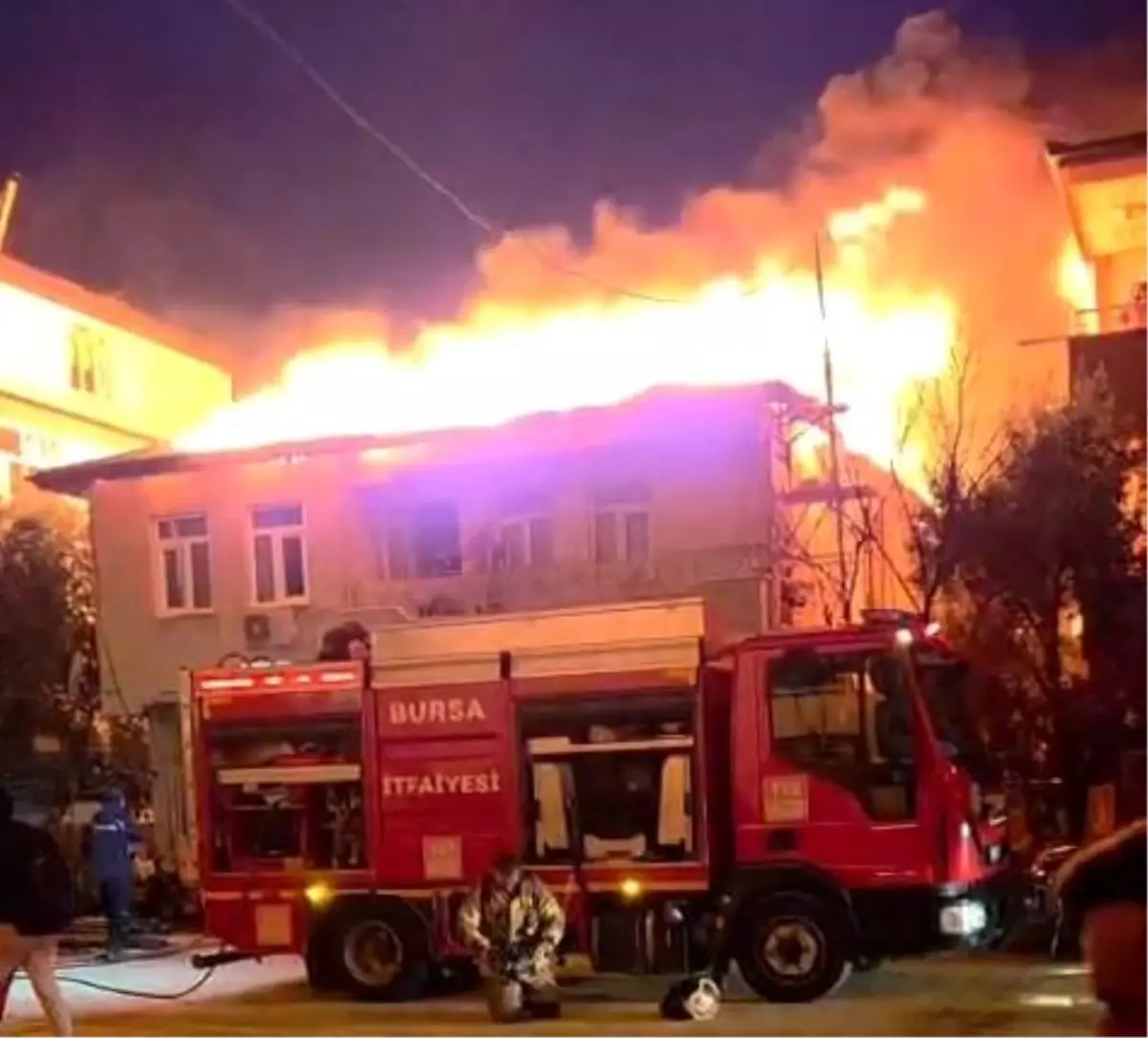 İznik’te Çatı Yangını: Yatalak Hastanın Hayatı Tehlikede