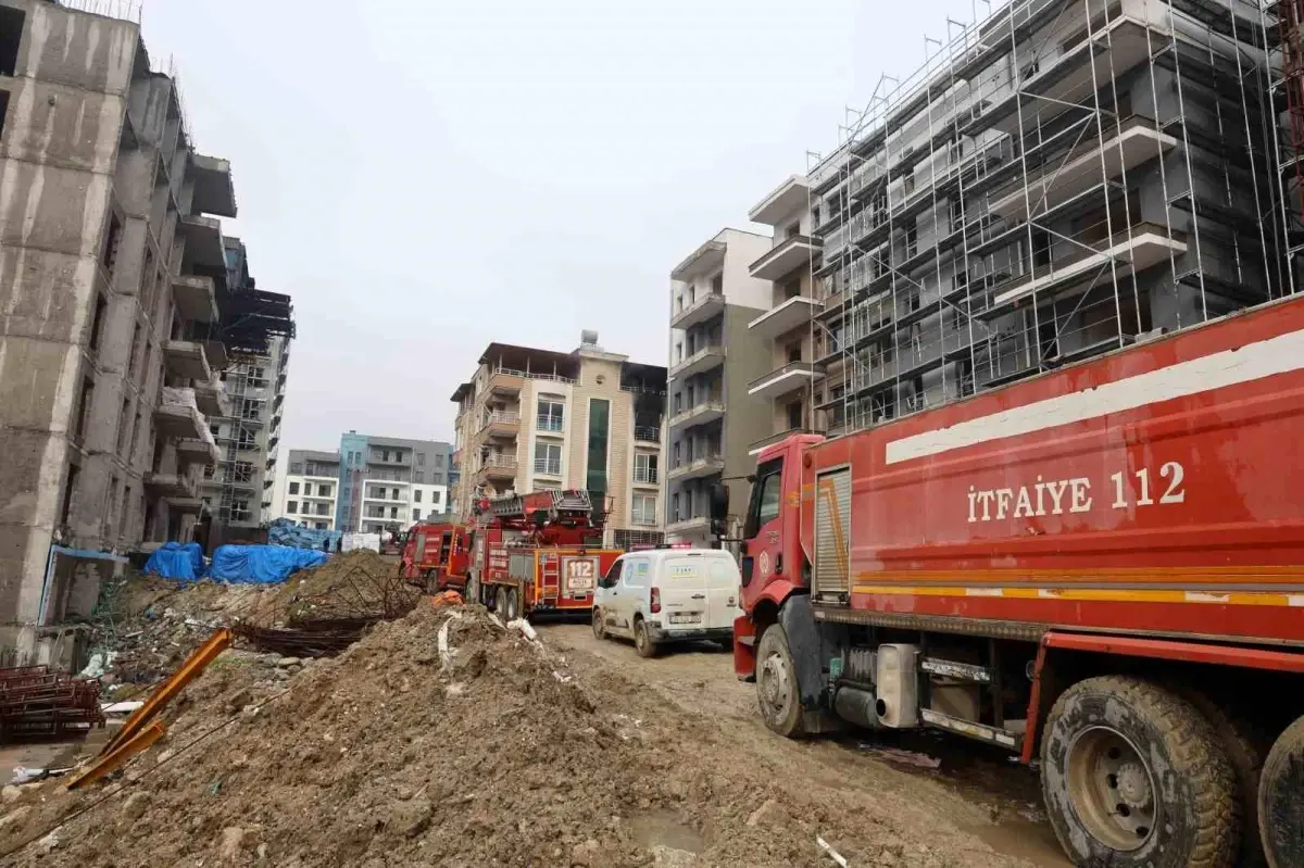 Defne'de 4. kattaki işçi dairesinde yangın çıktı, itfaiye ekipleri müdahale etti