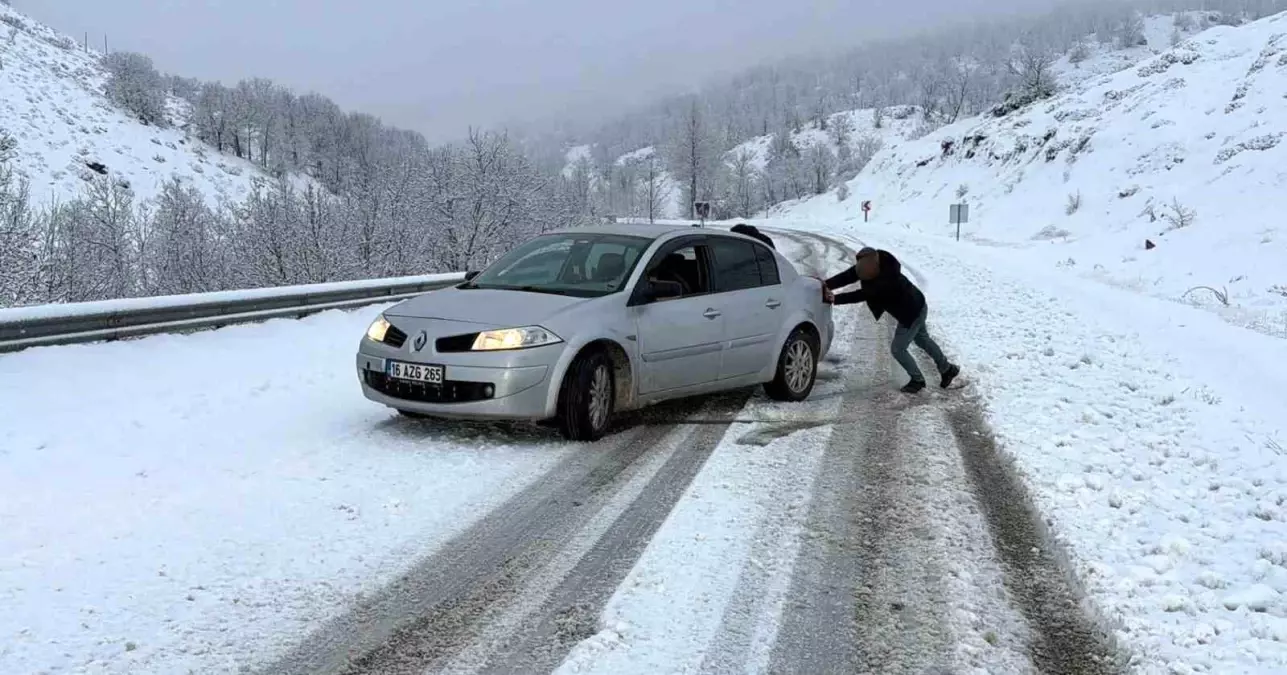 Adıyaman’da Şiddetli Kar Yağışı Trafiği Felçledi: Binlerce Araç Mahsur Kaldı