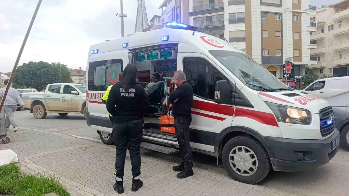Manavgat'ta Motosiklet Kazası: Sürücü Hastaneye Kaldırıldı