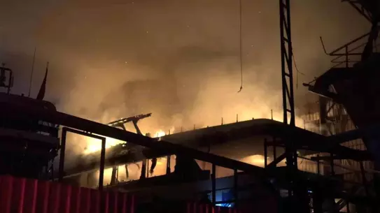 Fethiye'de Ahşap Tekne Yangını: Tersanede Alevler Hızla Yükseldi