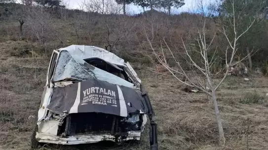 Kaza sonrası minibüsün yan yana duran görüntüsü