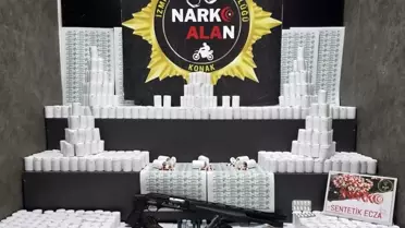 Operasyonda ele geçirilen ecza ve silahlar