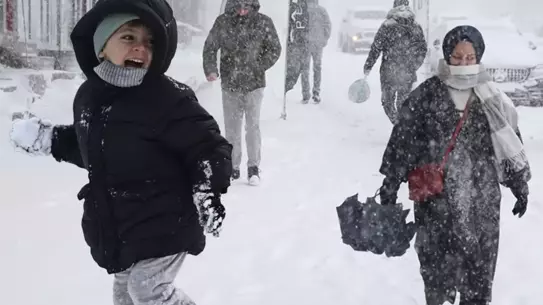 İstanbul’da Kar Yağışı Uyarısı: Meteoroloji Uzmanı Valiyi Okul Tatiline Davet Ediyor