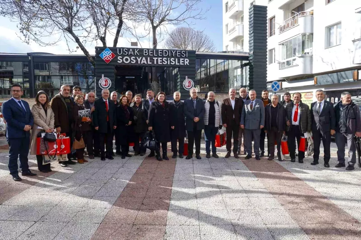 Uşak Belediye Başkanı Yalım, Gazeteciler Günü'nde Şeffaf İletişim Vurgusu Yaptı