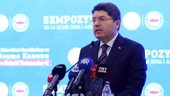 Bakan Tunç toplantı salonunda