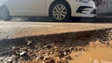 Altyapı çalışması sonrası çamurlu yol görüntüsü