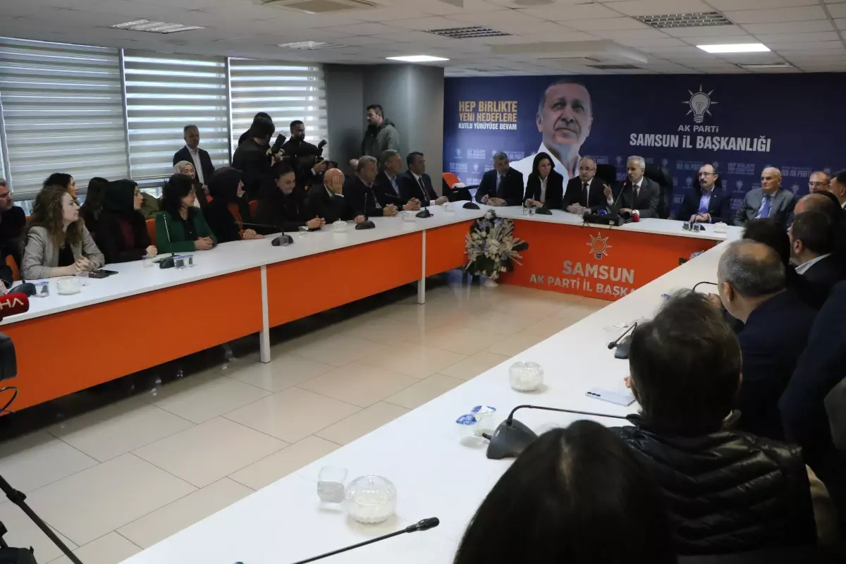 Ulaştırma Bakanı Uraloğlu, Gazetecilere Teşekkür ve Parti Başarılarını Paylaştı