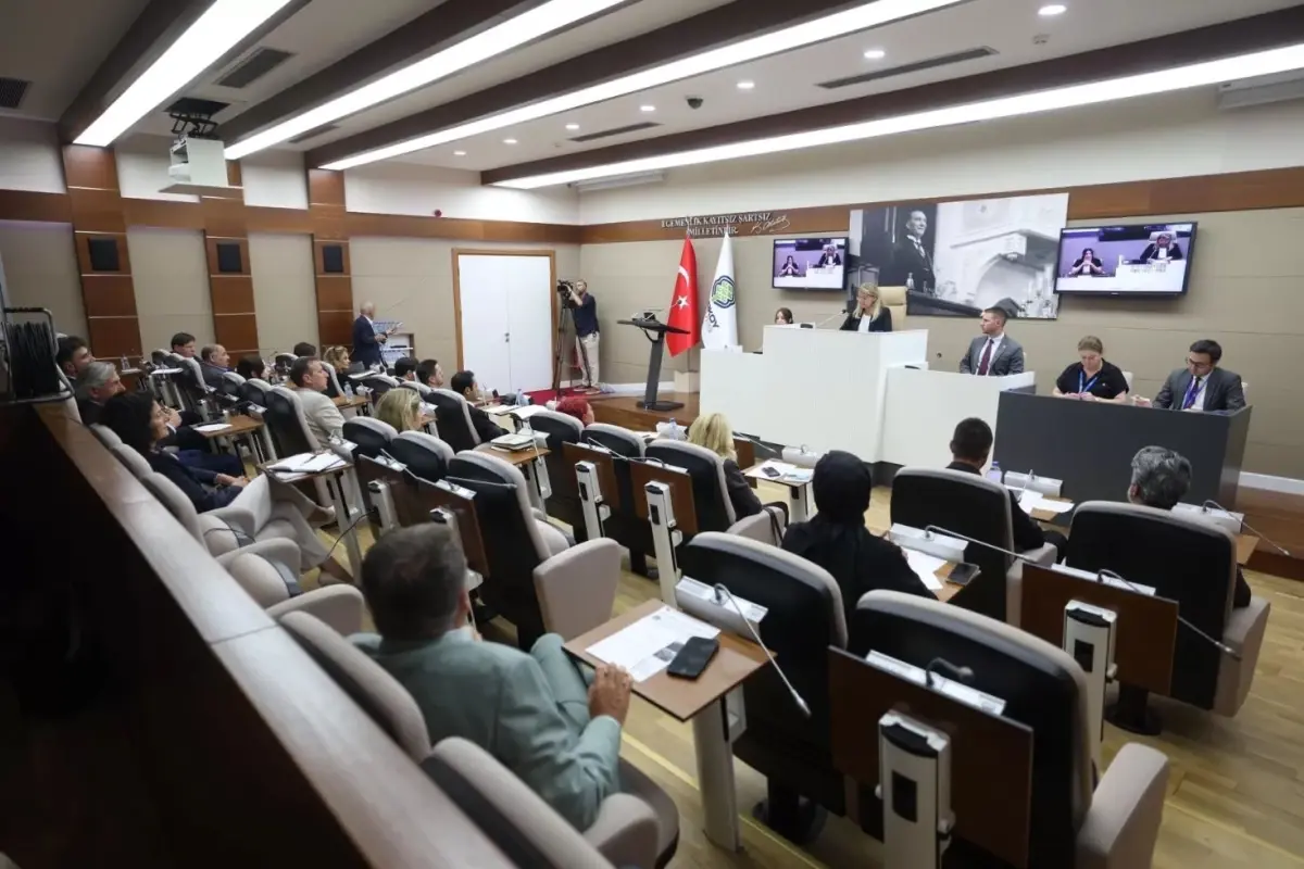 Bakırköy Belediye Meclisinde Sert Tartışma: İddialar Sonrası Oturum İki Kez Ara Verildi