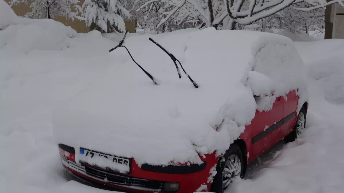 Bitlis’te Şiddetli Kar Yağışı 111 Köy Yolunu Kapatıyor