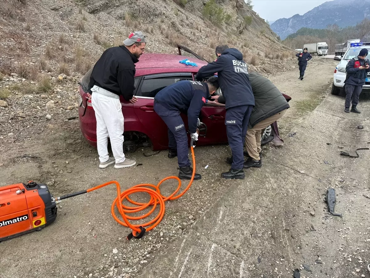 Burdur'un Ağlasun İlçesinde Zincirleme Trafik Kazası: 4 Yaralı