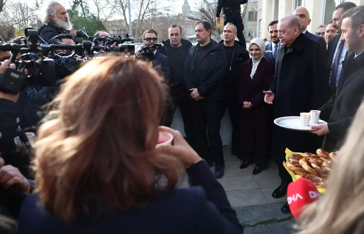 Erdoğan, Beyoğlu Ziyareti Sonrası Çalışan Gazeteciler Gününü Kutladı