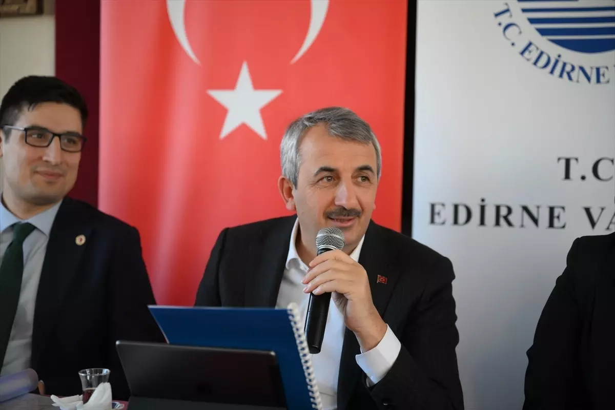 Edirne Valisi Yunus Sezer, Süloğlu Köy Muhtarlarıyla Yerel İhtiyaçları Değerlendirdi