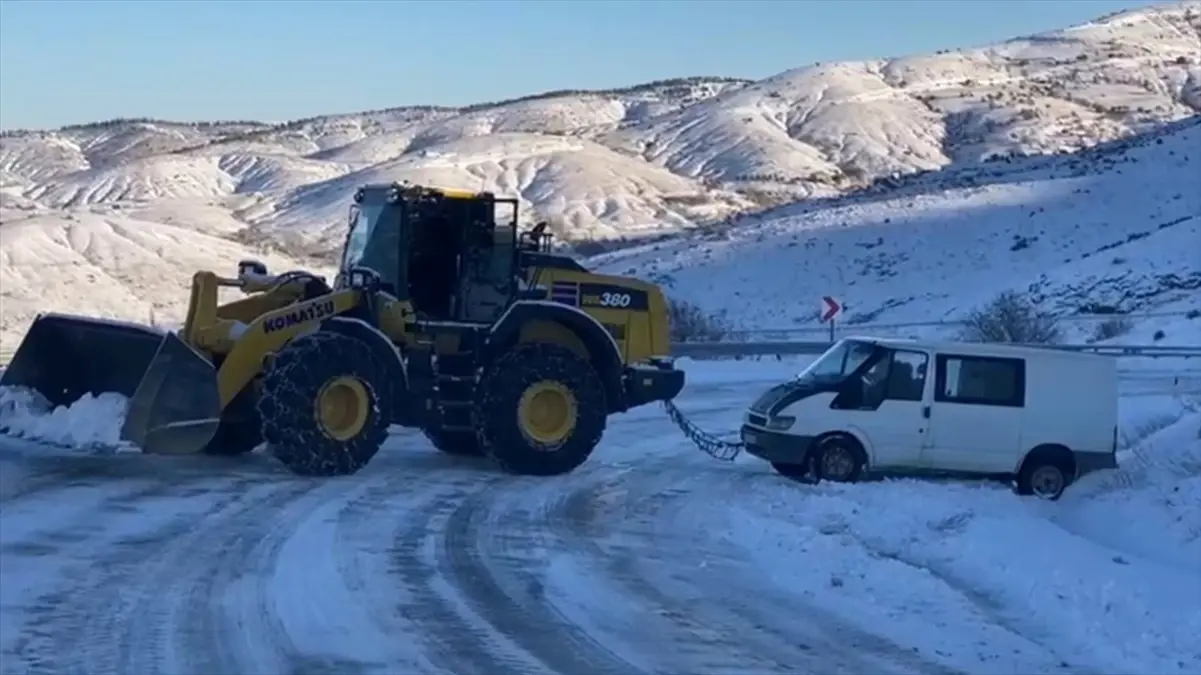 Malatya’da Karla Mücadele Hız Kesmeden Sürüyor: 107 Mahalle Yolu Açıldı