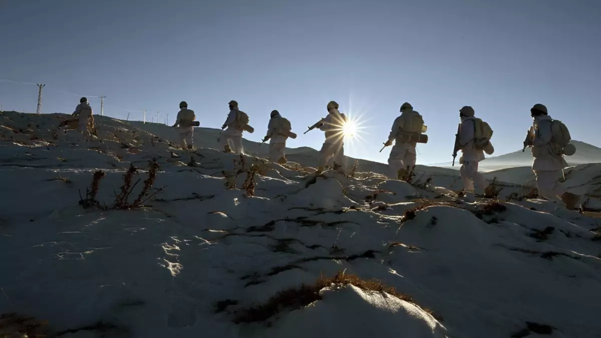 Hudut Güvenliğinde Mehmetçik: Zorlu Kış Koşullarında Keşif ve Devriye Görevleri