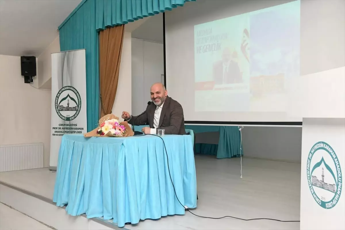 RTÜK Üyesi Hasan Davulcu, Çorum'da Gençlere Dijital Medya Bilinci Aşılıyor