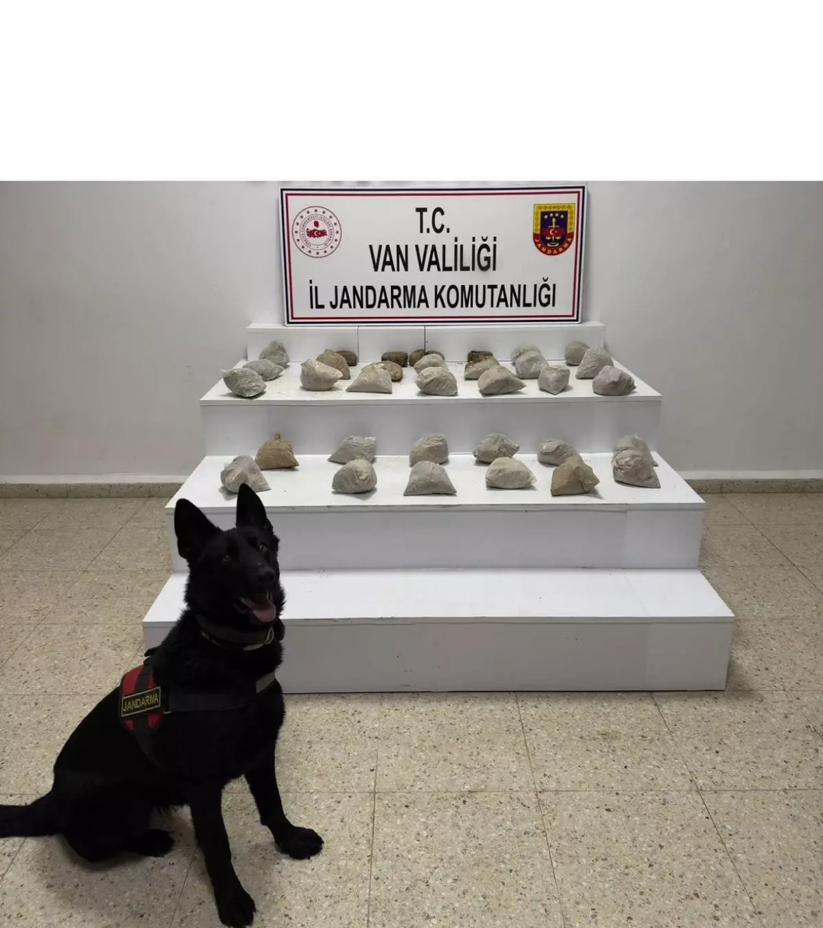 Van'ın Başkale İlçesinde Jandarma 24 Kg Eroin Ele Geçirdi