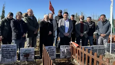 Anma töreninde sunulan çiçek aranjmanları