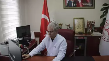 Oylamaya katılan Dr. Bahar