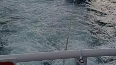 Kurtarılan teknenin Eceabat limanına yanaştırılması