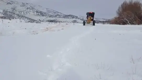 Karla kaplı Elazığ köy yolu