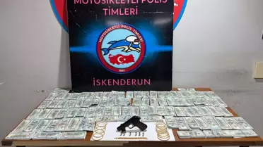 Operasyon sırasında ele geçirilen sahte döviz ve altın