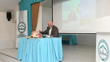 Etkinlikte Davulcu'nun konuşması