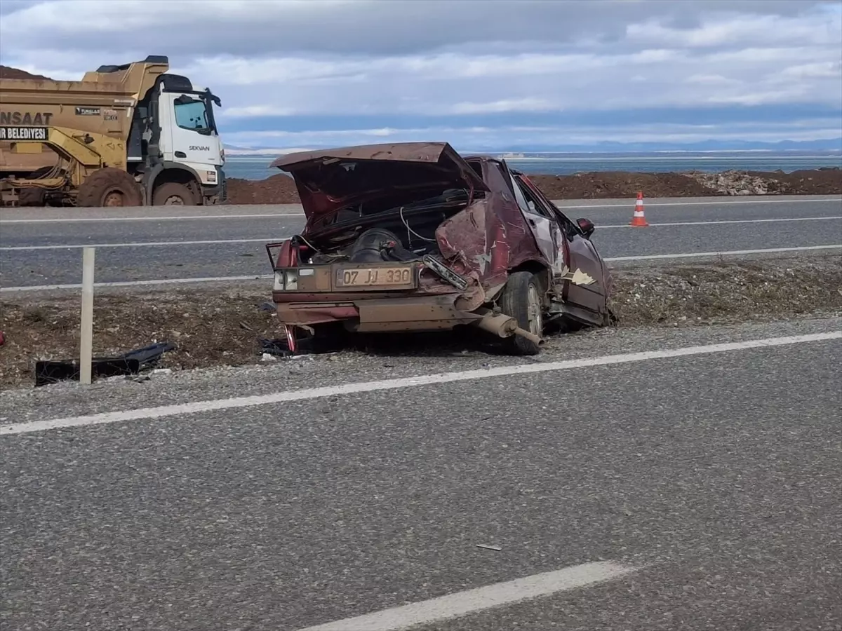 Beyşehir'de Yolculuk Kaza Yaptı: İki Yaralı Hastaneye Sevk