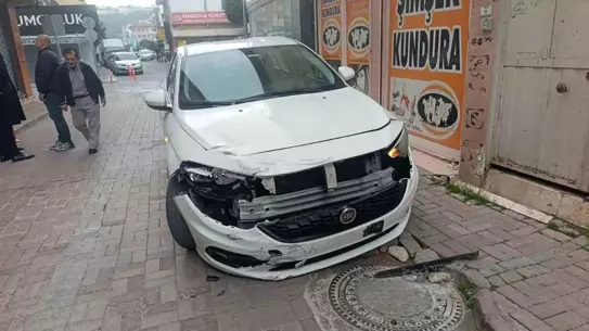 Manavgat'ta Otomobil-Motosiklet Çarpışması: Sürücü Yaralı Çıktı