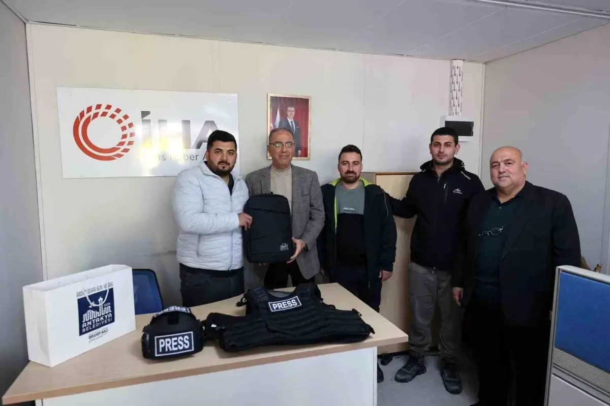 Antakya Belediye Başkanı Yapar, Çalışan Gazeteciler Gününde IHA'yi Ziyaret Etti ve Teşekkürlerini Sunuldu