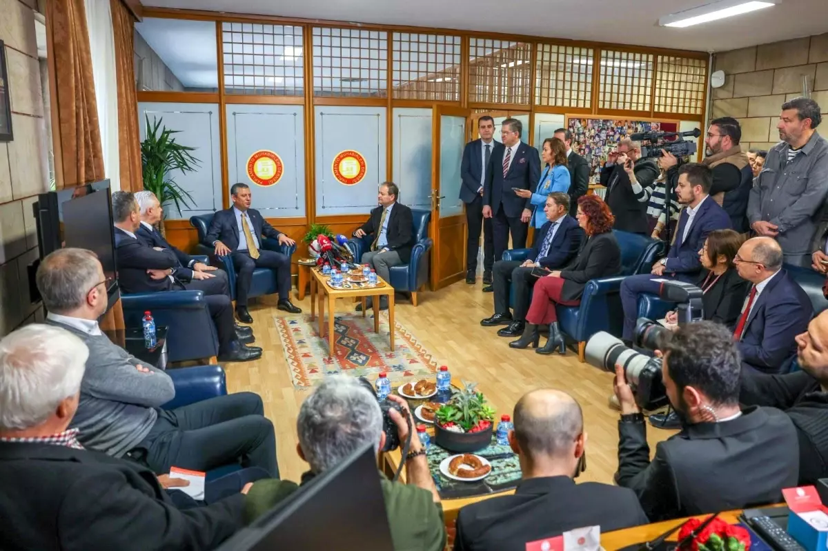 CHP'den Basın Özgürlüğü Çağrısı: Özgür Özel'den Bağımsız Medya İçin Net Mesaj