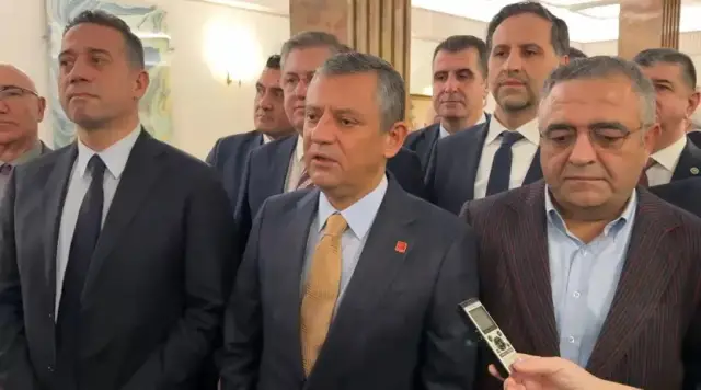 Özel, nöbeti ziyaret ederken