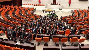 CHP Milletvekilleri Emekli Maaşı İçin Mecliste Nöbet Başlattı, Özel'den Destek Geldi