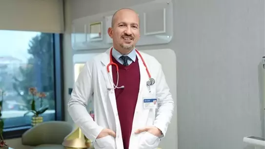 Ateşi ölçen çocuk