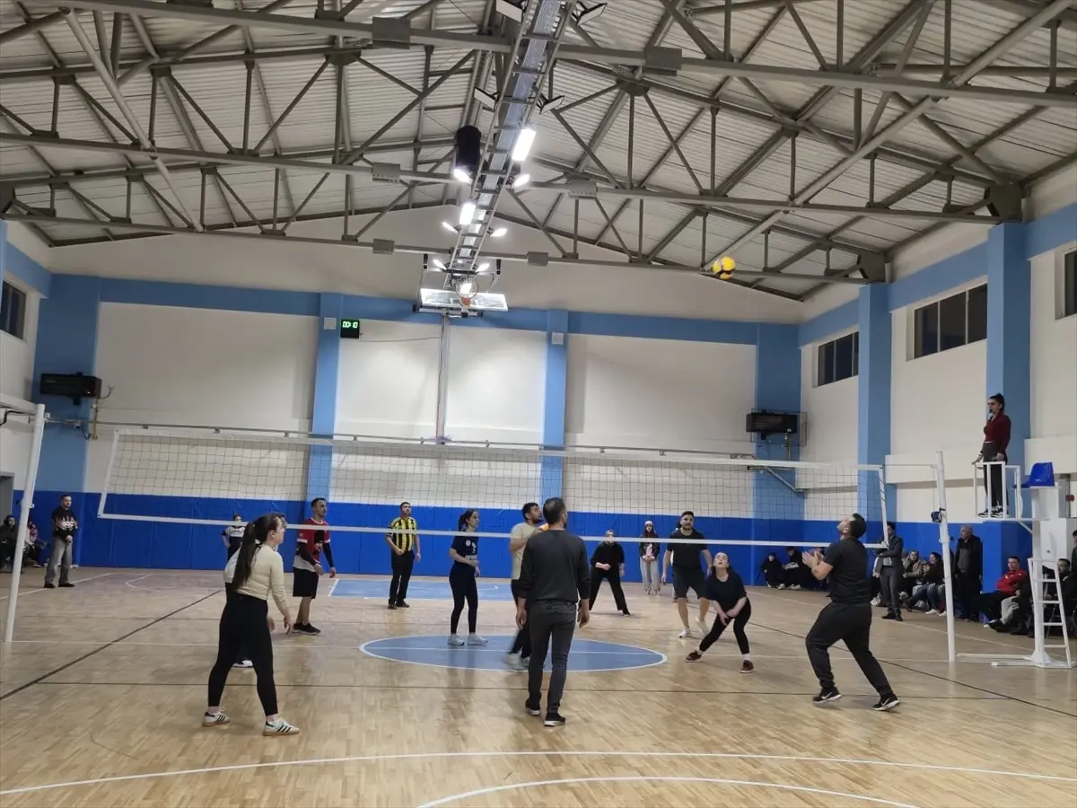 Dodurga'da Jandarma Komutanlığı'nı Zorlayan Voleybol Turnuvası Şampiyonluğu