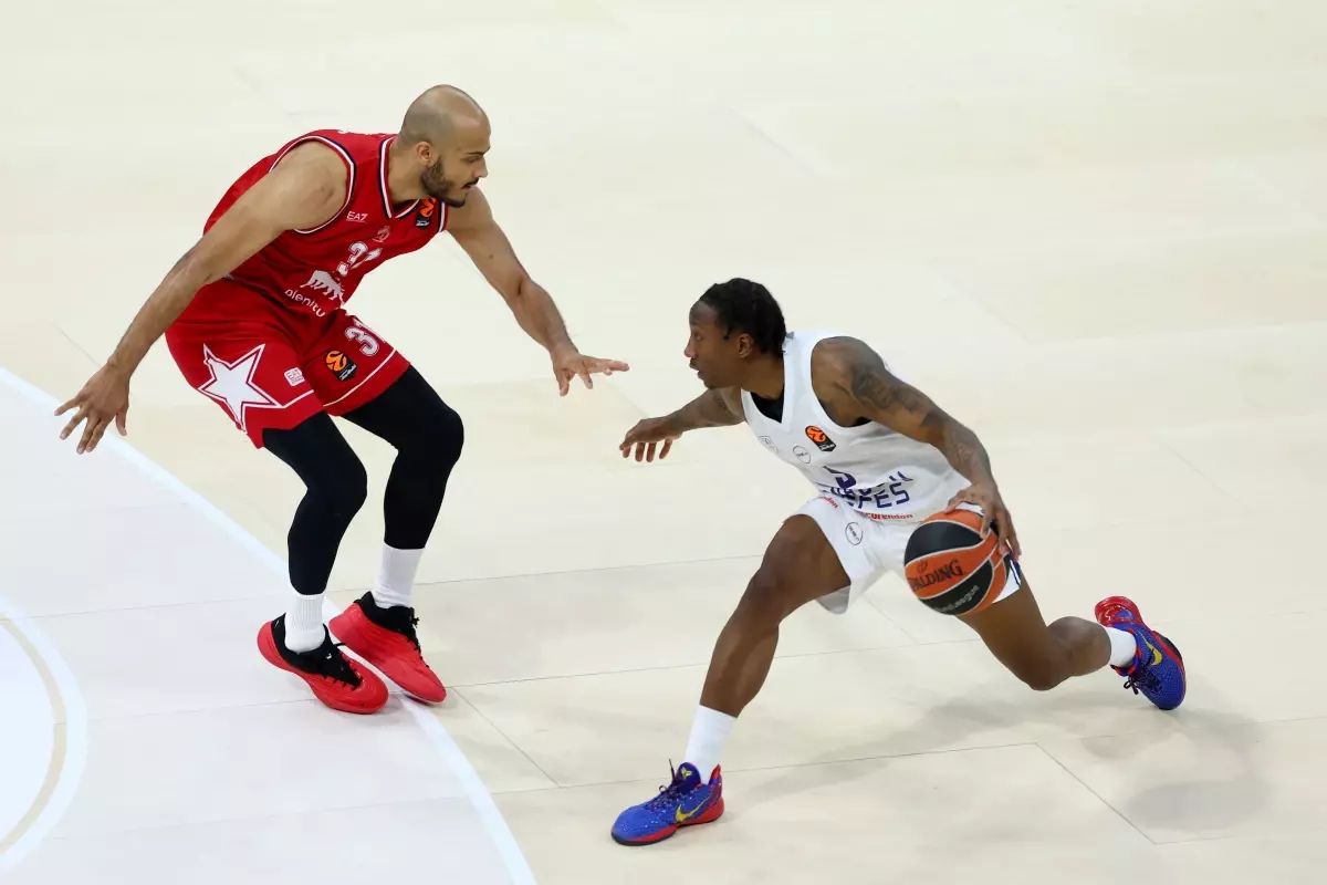 EuroLeague'de Anadolu Efes, EA7 Emporio Armani Milan karşısında 87-74 Yenildi