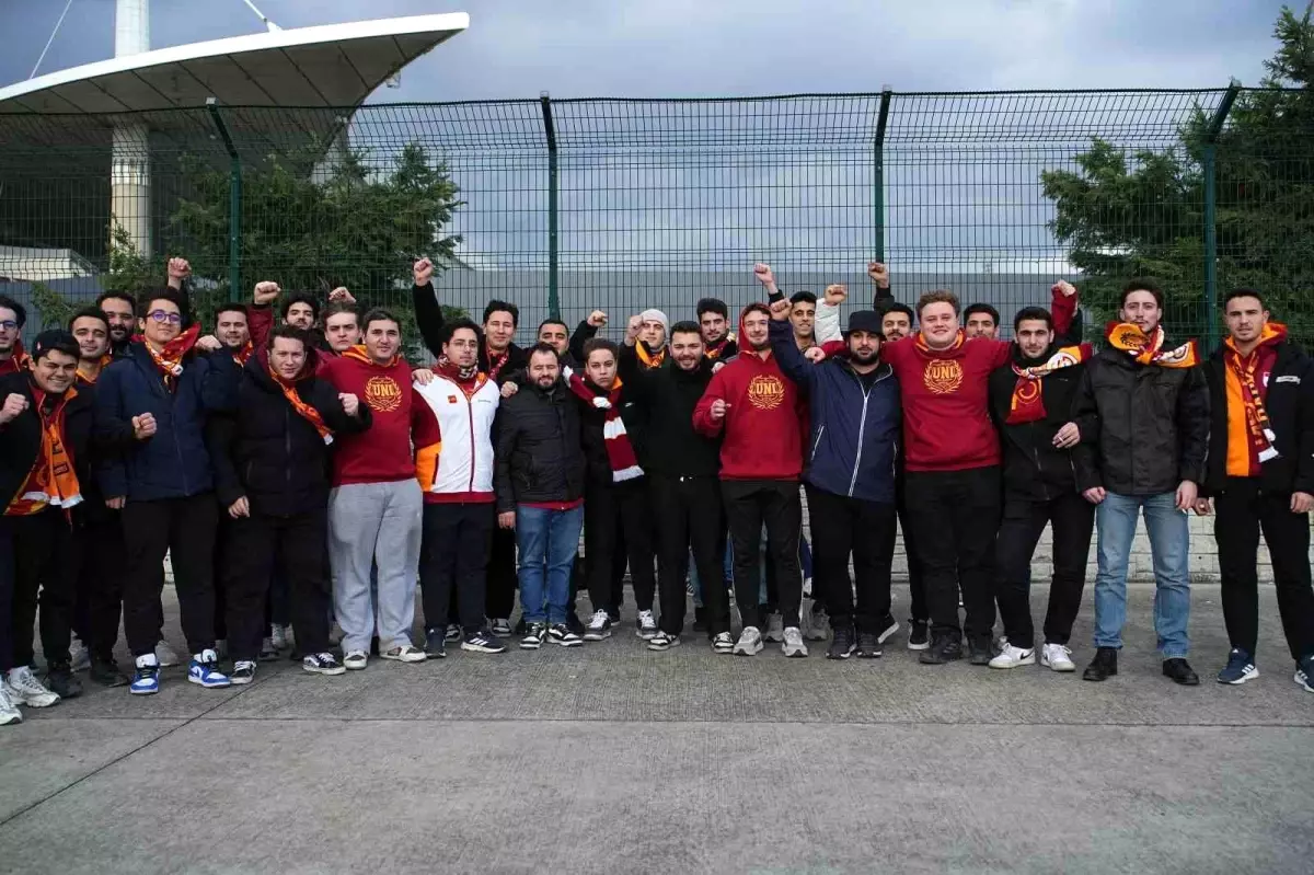 Galatasaraylı Taraftarlar Süper Kupa Finalinde Stadyuma Akın Etti