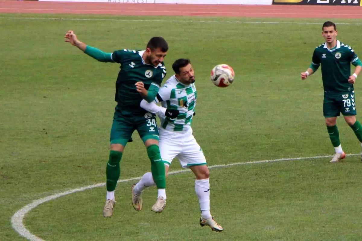 Amasyaspor ve Giresunspor 2-2'lik Çekişmeli Karşılaşma Sonuçlandı