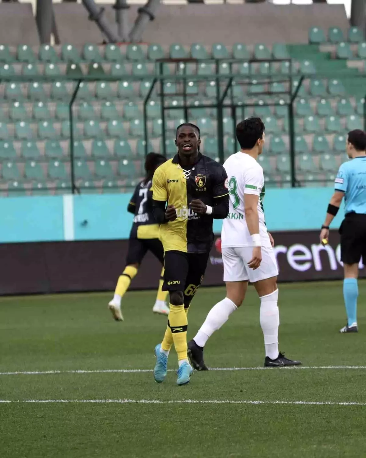 İstanbulspor, Serikspor'u 3-0'lık Farkla Yenerek Trendyol 1. Lig'de Galibiyet Elde Etti