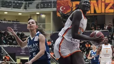 Maçın heyecanlı anlarından bir fotoğraf