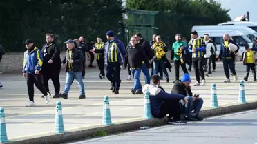 Fenerbahçe taraftarları renkli pankartlarla