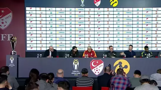 Tedesco ve Buruk'un basın toplantısındaki anı