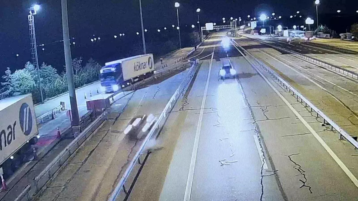 Edirne'de Alkollü Sürücü Ters Yön Sürüşte Çarpma Yaptı, 2 Yaralı