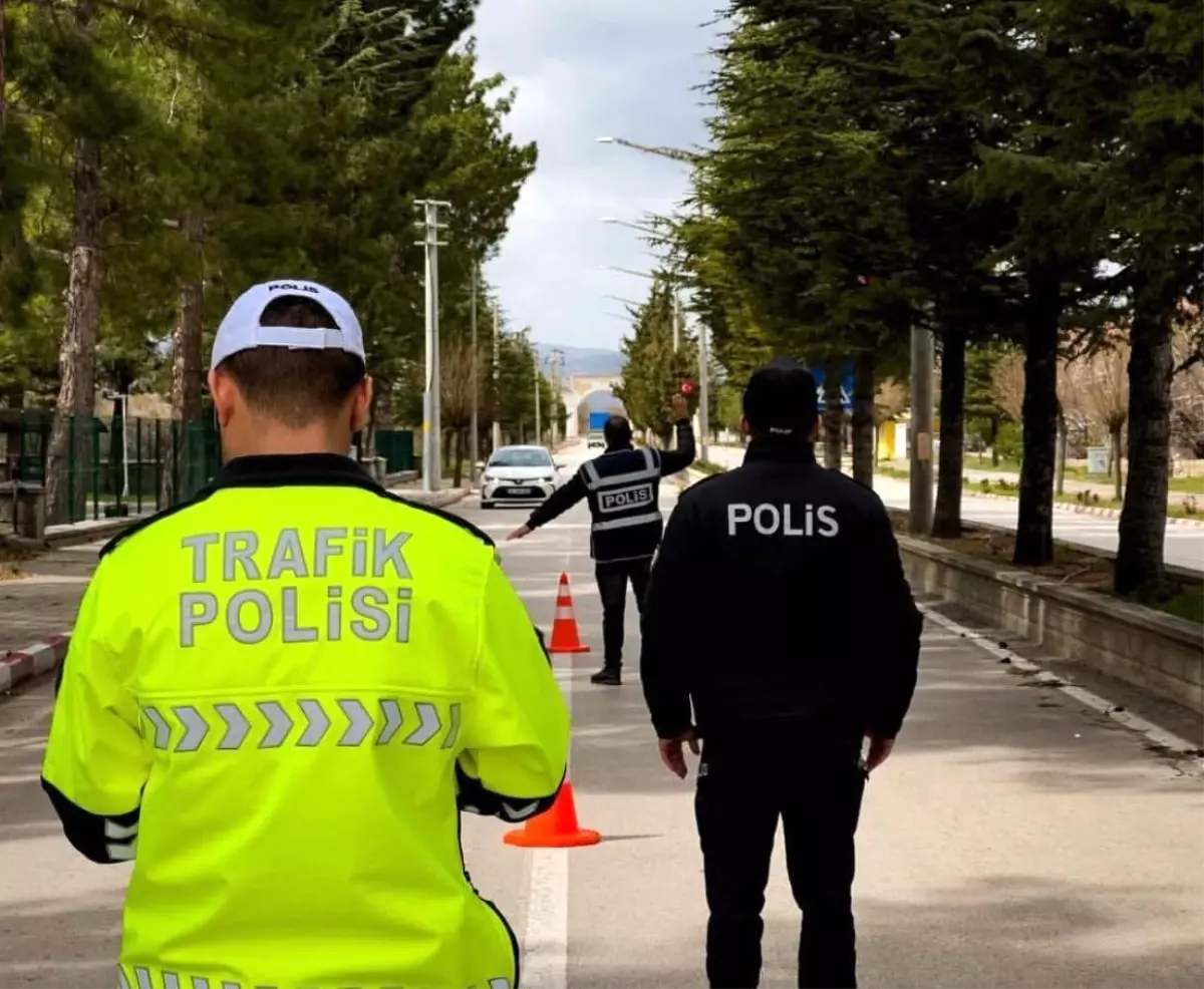 Isparta’da Geniş Çaplı Polis Operasyonu: 52 Şahıs Yakalandı, 10.946 Araç İncelendi