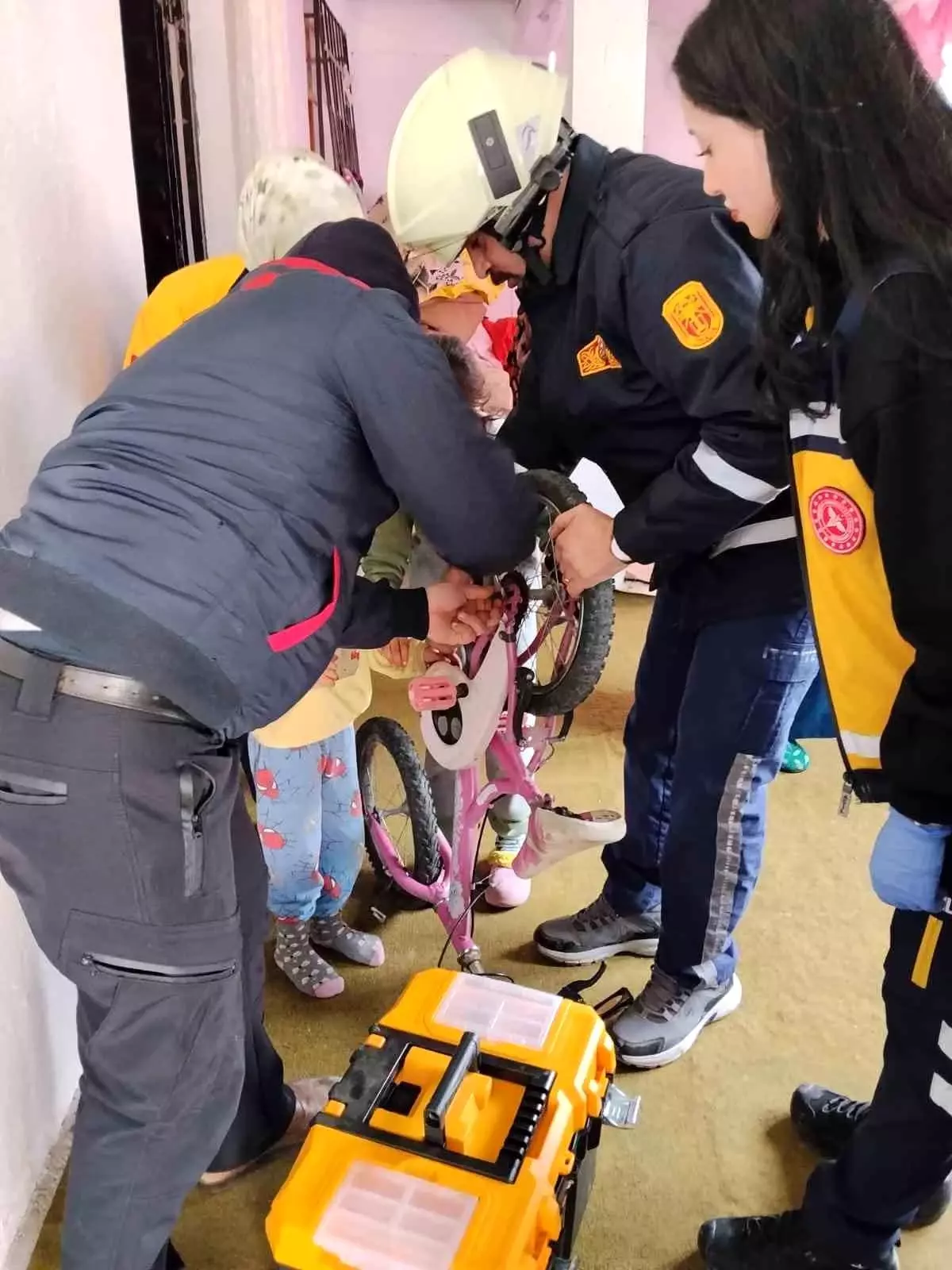 Alaca’da 5 Yaşındaki Çocuk Bisiklet Zinciri Sıkışması Sonrası İtfaiye Müdahalesi